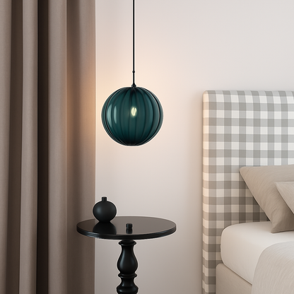 Suspension design à LED en boule de verre colorée